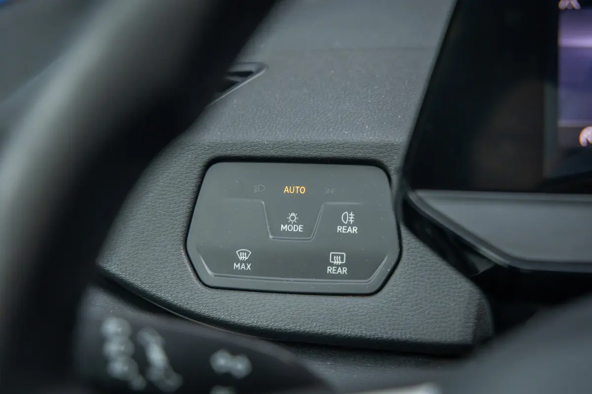 Pro 59 kWh | Apple Carplay/Android Auto | Cruise Control Adaptief | Climate | DAB | Parkeersensoren voor en achter | Airco (automatisch) | Apple Carplay/Android Auto|telefoonintegratie premi