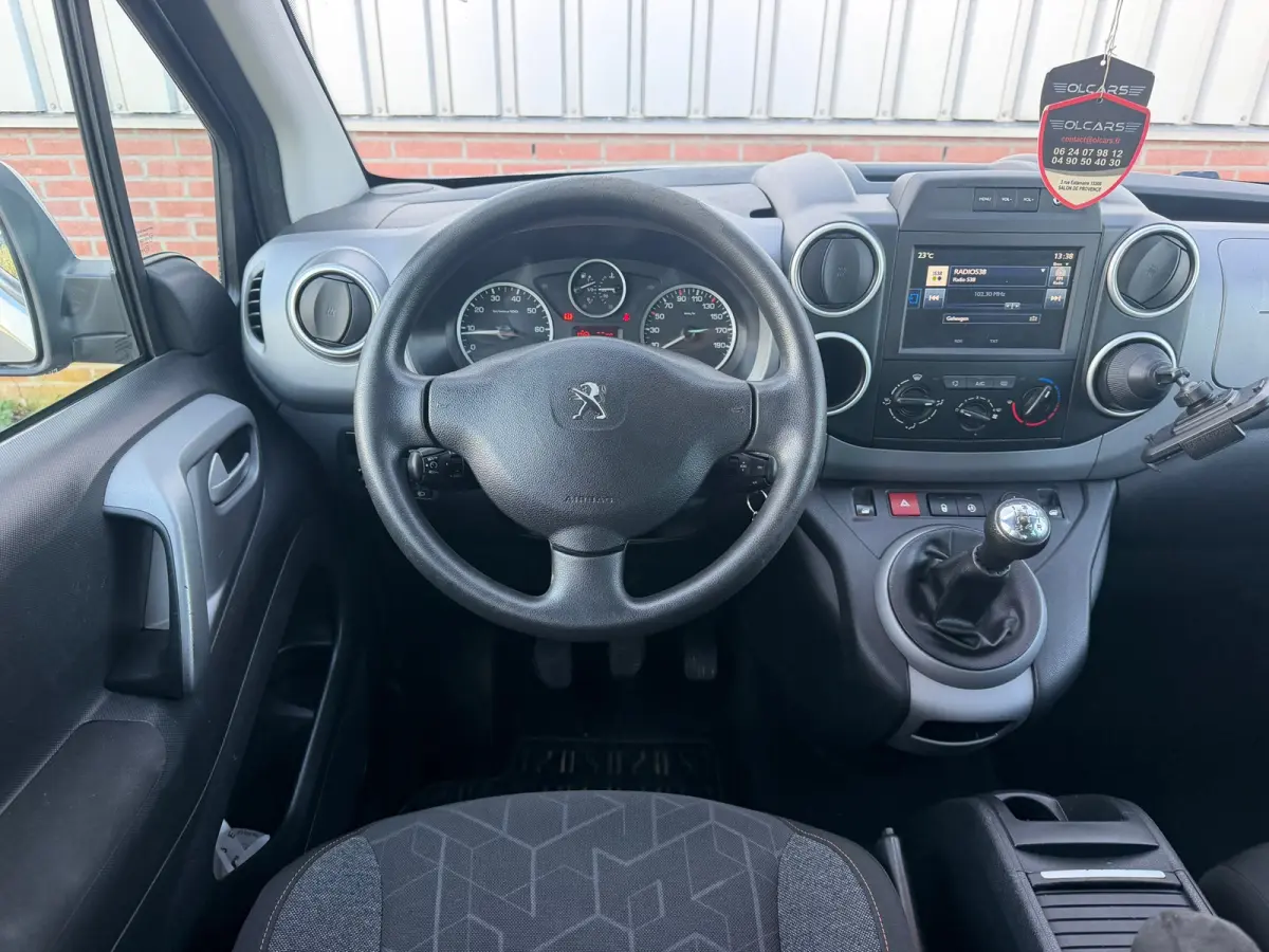 1.2 PureTech Active- Gris Artense- Airco/Cruise - Ruim & Praktisch