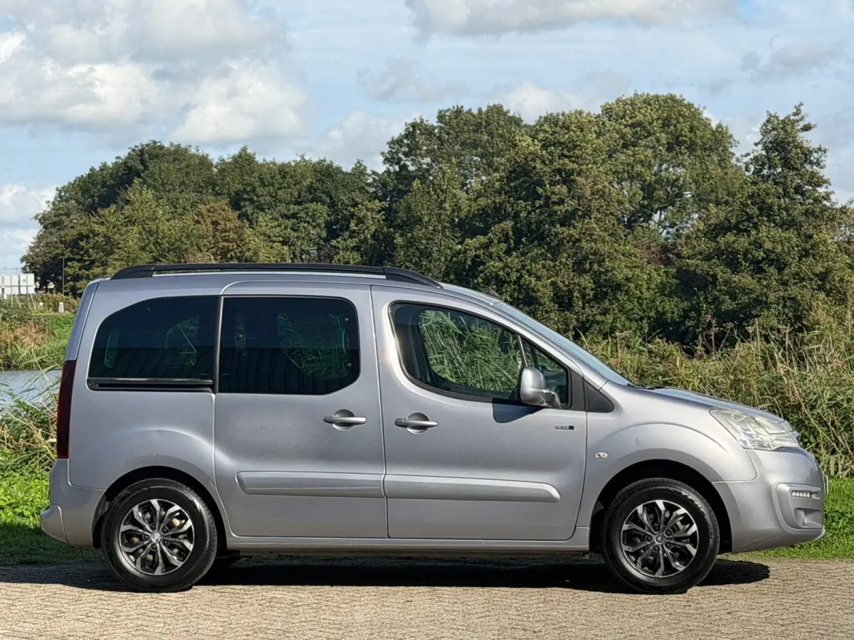 1.2 PureTech Active- Gris Artense- Airco/Cruise - Ruim & Praktisch