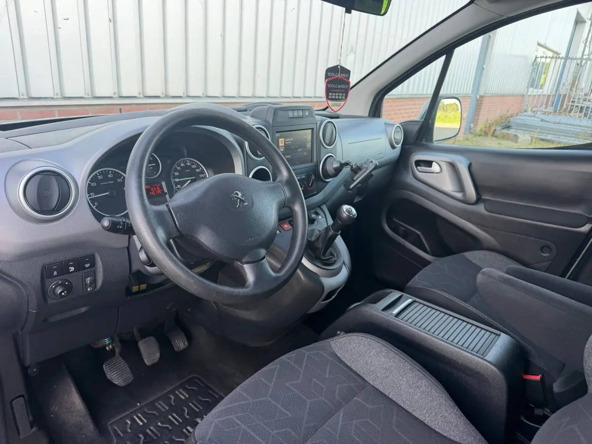 1.2 PureTech Active- Gris Artense- Airco/Cruise - Ruim & Praktisch