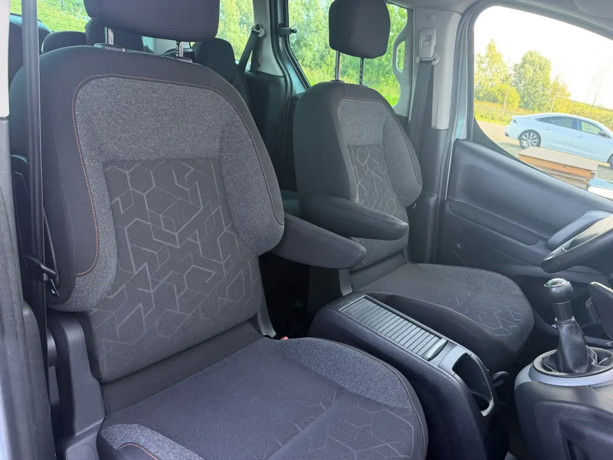 1.2 PureTech Active- Gris Artense- Airco/Cruise - Ruim & Praktisch