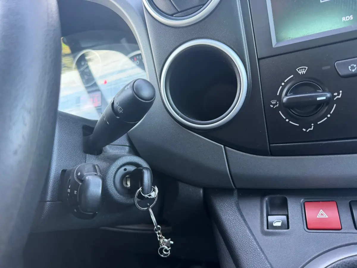 1.2 PureTech Active- Gris Artense- Airco/Cruise - Ruim & Praktisch