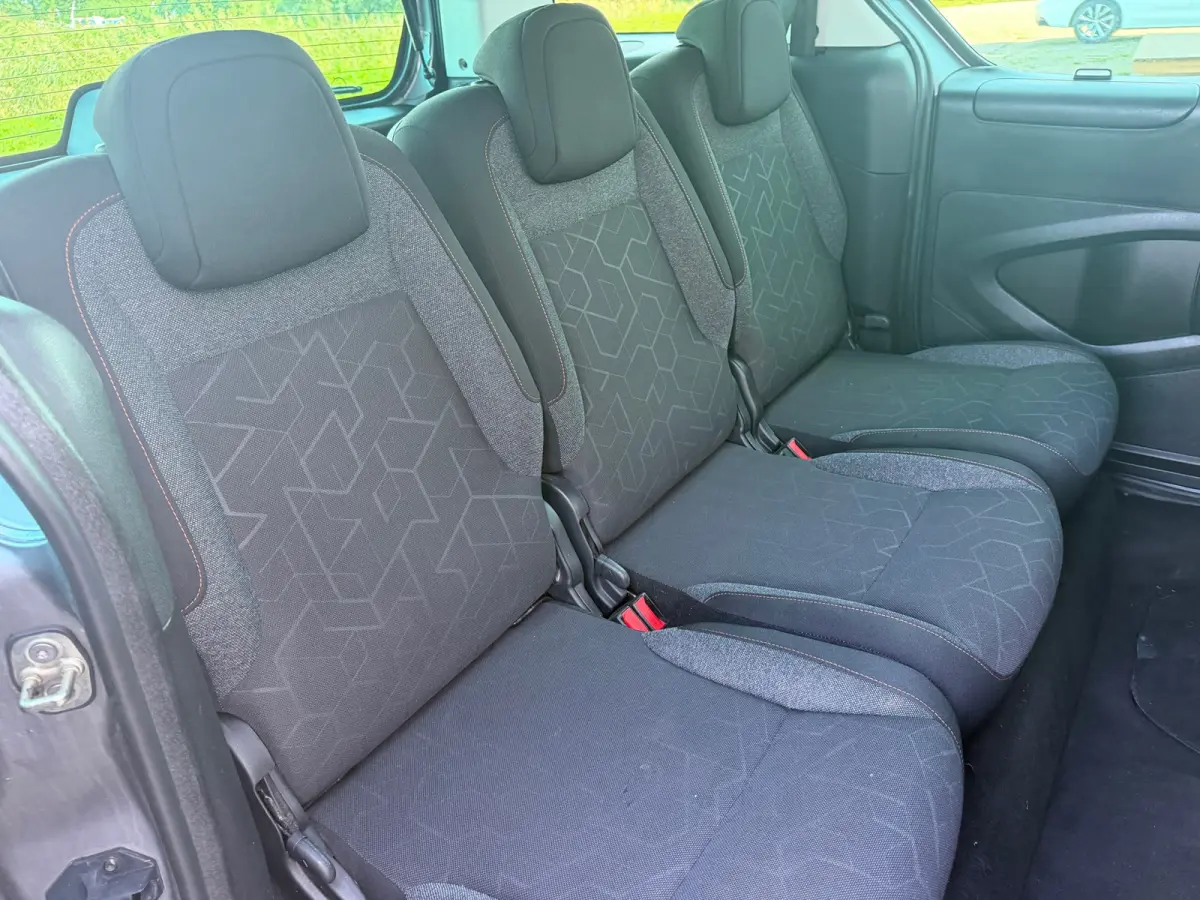 1.2 PureTech Active- Gris Artense- Airco/Cruise - Ruim & Praktisch
