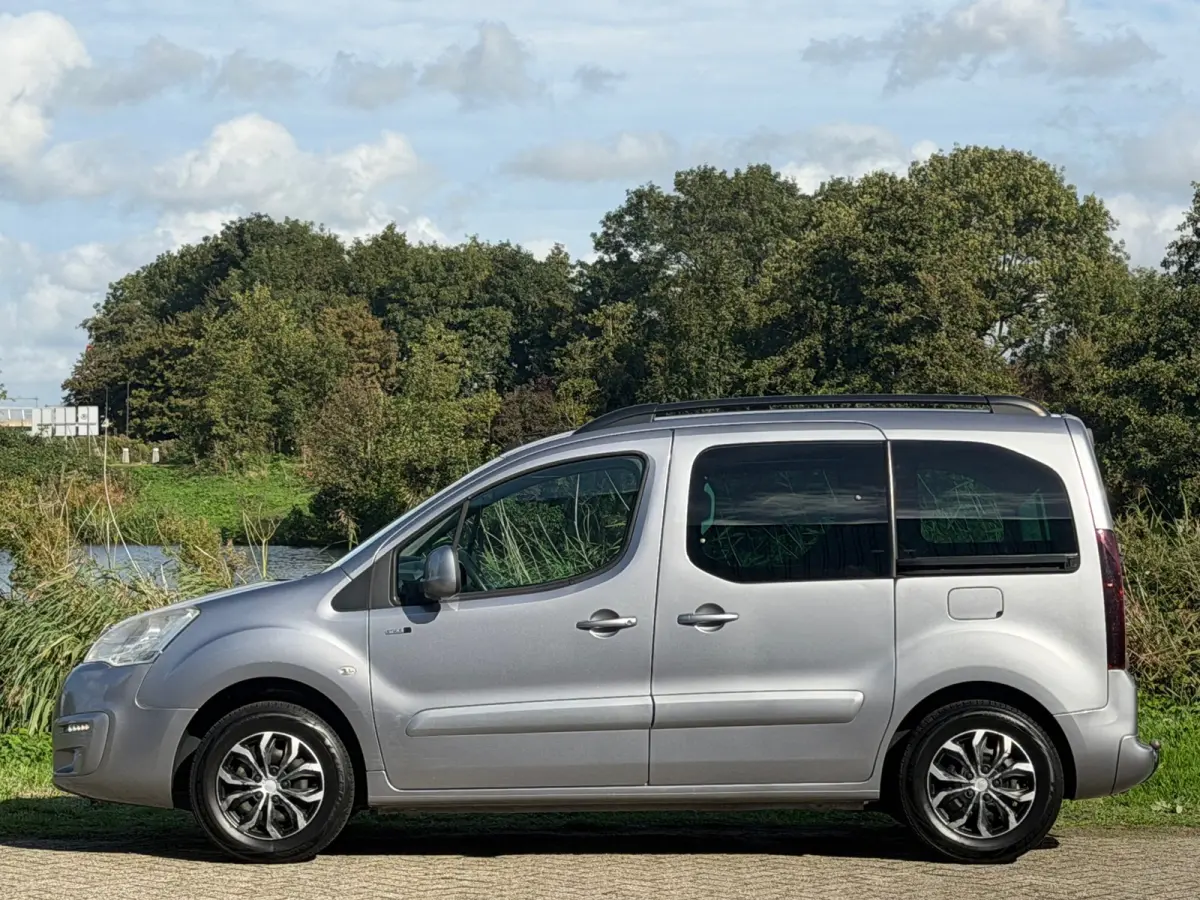 1.2 PureTech Active- Gris Artense- Airco/Cruise - Ruim & Praktisch