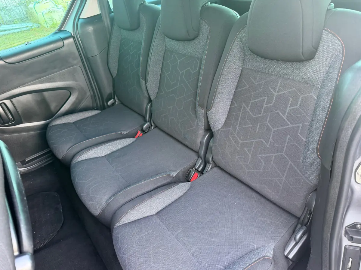 1.2 PureTech Active- Gris Artense- Airco/Cruise - Ruim & Praktisch