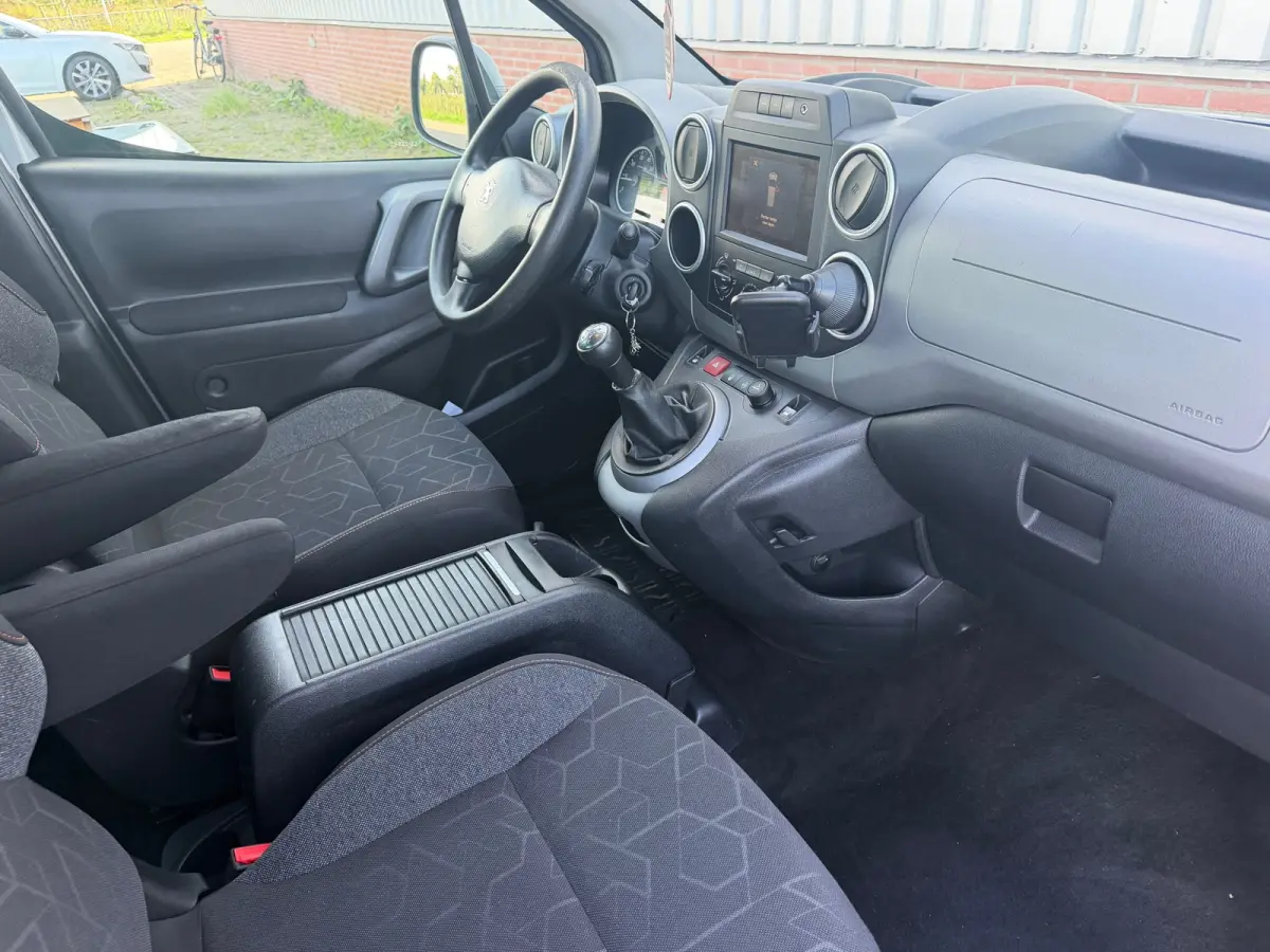 1.2 PureTech Active- Gris Artense- Airco/Cruise - Ruim & Praktisch