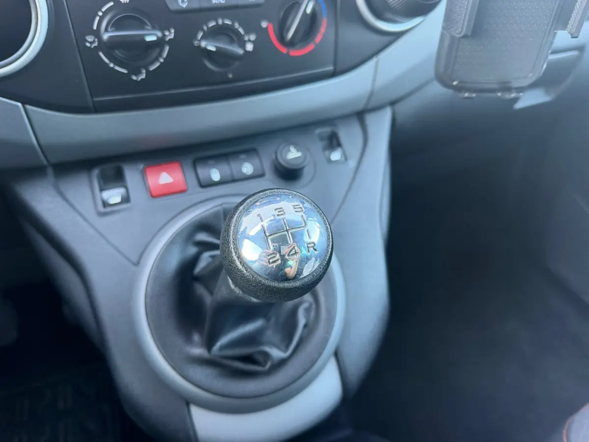 1.2 PureTech Active- Gris Artense- Airco/Cruise - Ruim & Praktisch