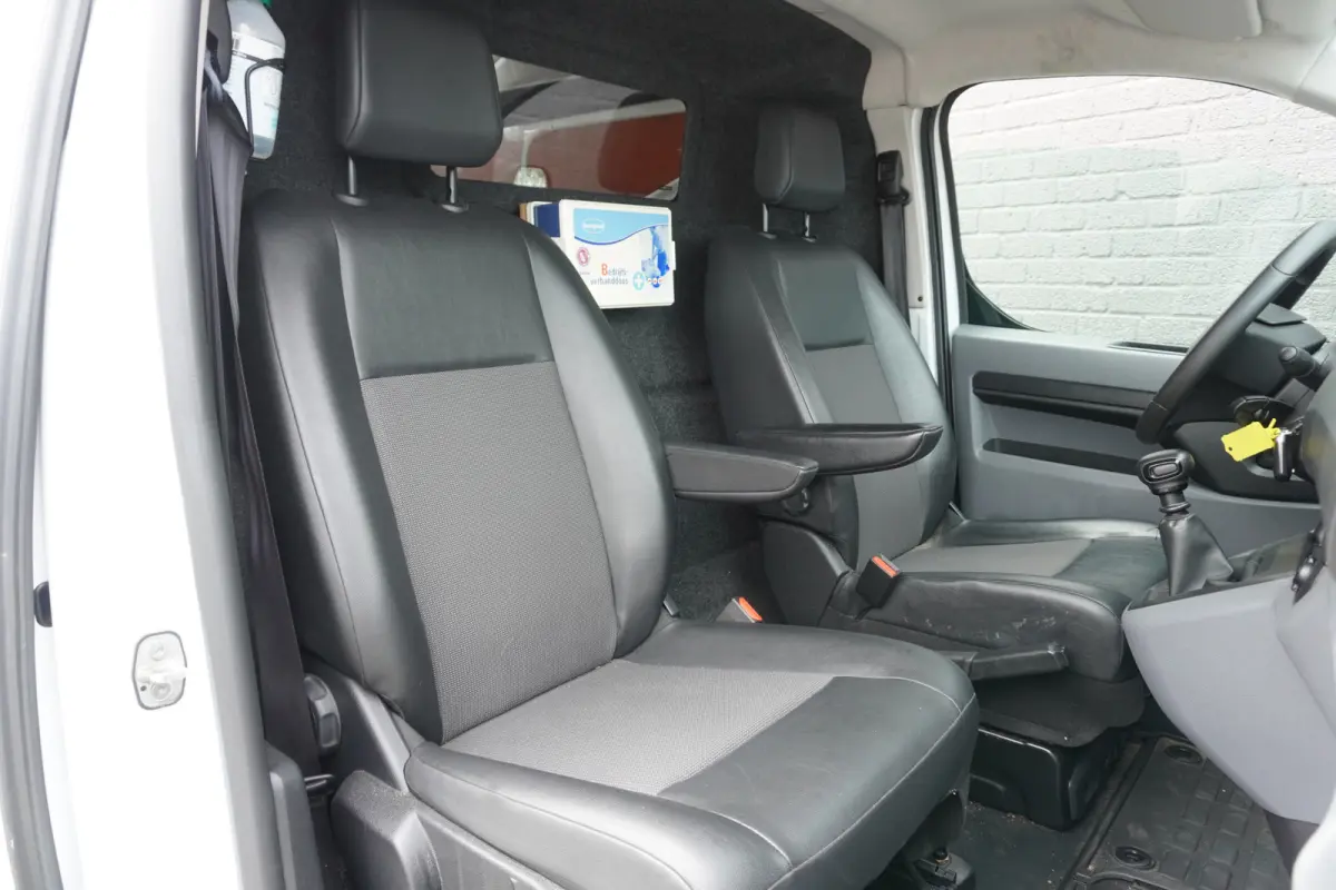 1.5 BlueHDI L2 EURO 6 - Airco - Cruise - PDC - €10.900,- Excl.