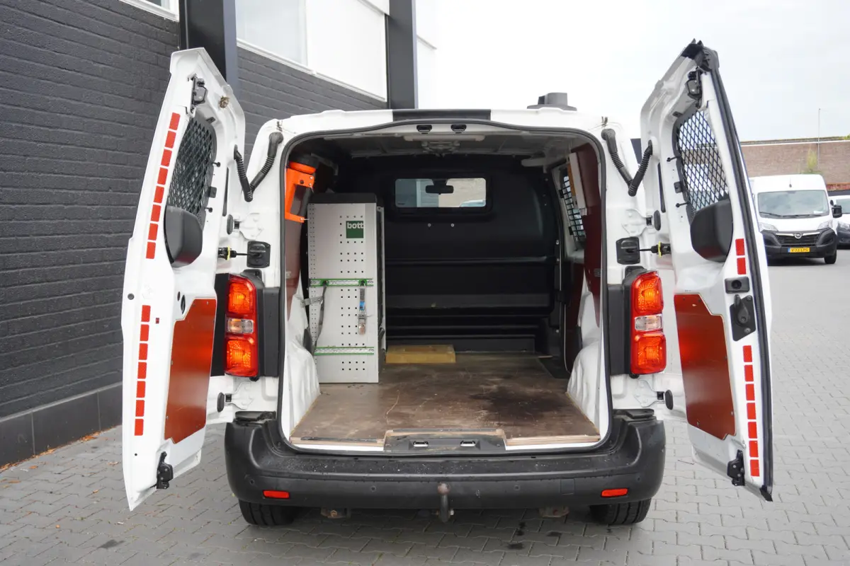 1.5 BlueHDI L2 EURO 6 - Airco - Cruise - PDC - €10.900,- Excl.