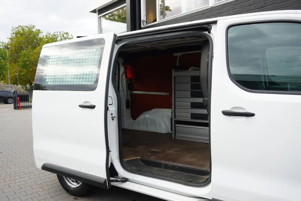 1.5 BlueHDI L2 EURO 6 - Airco - Cruise - PDC - €10.900,- Excl.