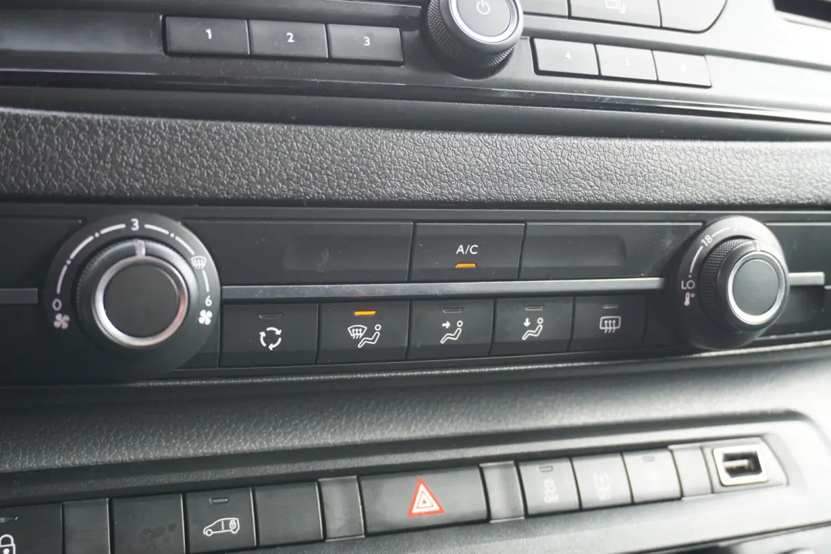 1.5 BlueHDI L2 EURO 6 - Airco - Cruise - PDC - €10.900,- Excl.