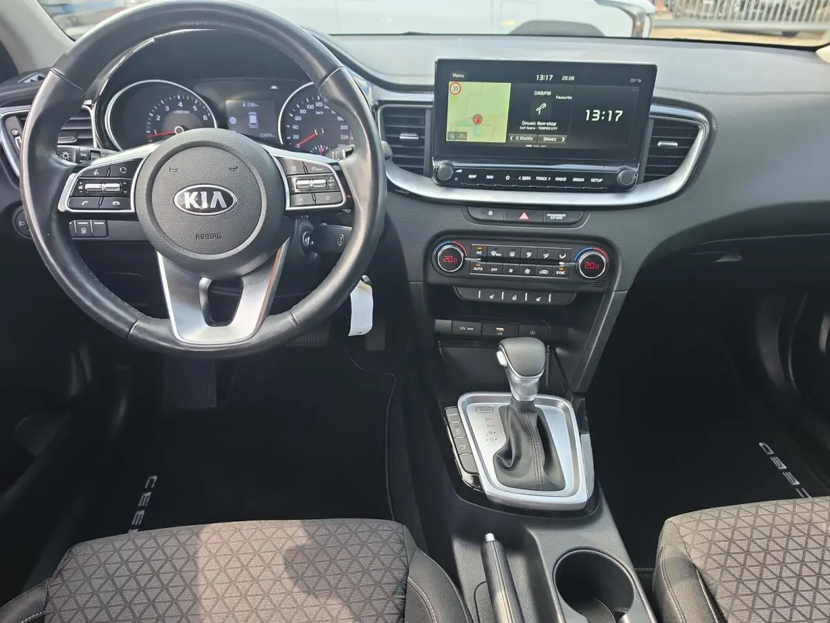 1.4 T-GDi DynamicPlusLine DCT | Navigatie | Climate control | Cruise control | Stoel + stuur verwarming