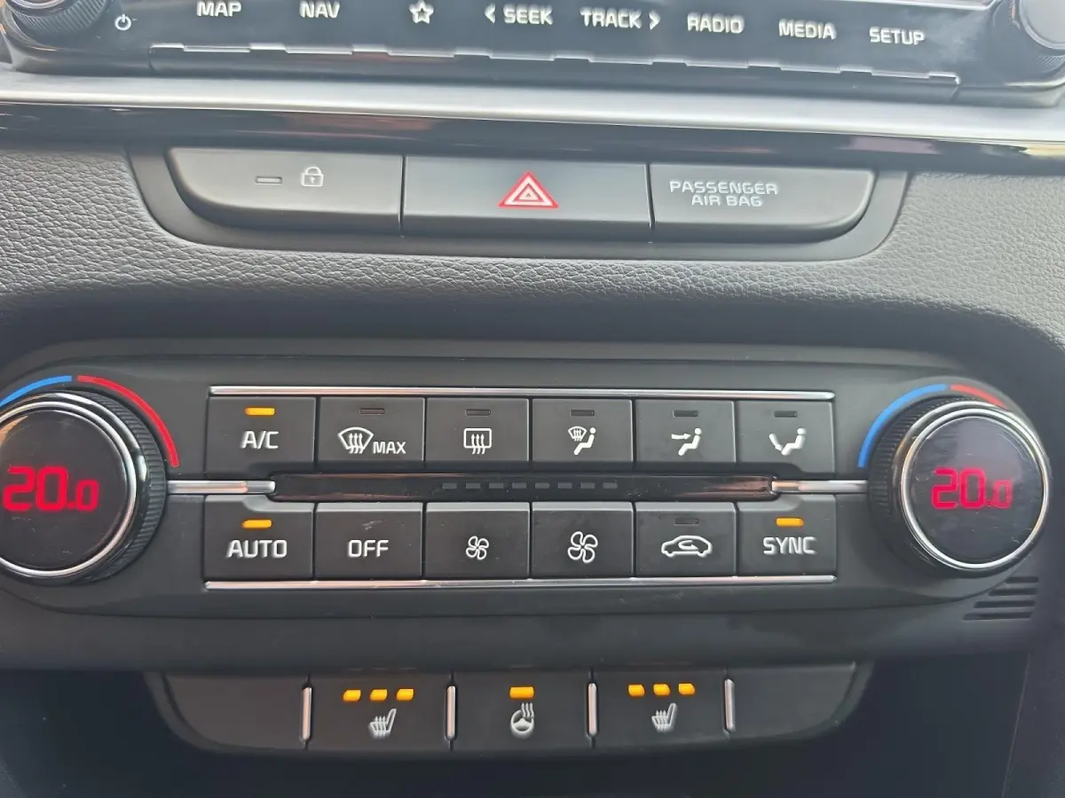1.4 T-GDi DynamicPlusLine DCT | Navigatie | Climate control | Cruise control | Stoel + stuur verwarming
