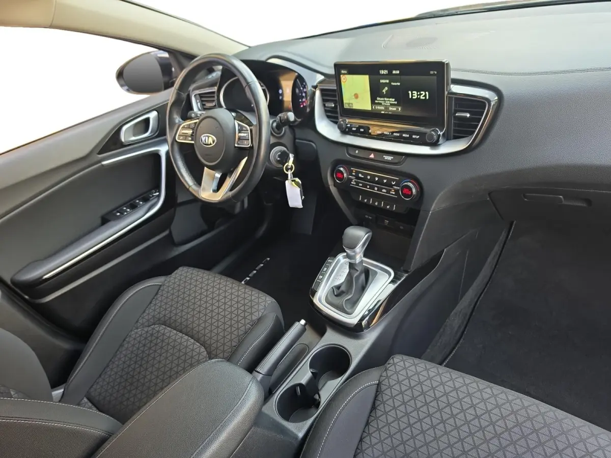 1.4 T-GDi DynamicPlusLine DCT | Navigatie | Climate control | Cruise control | Stoel + stuur verwarming