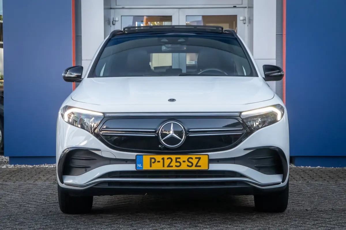 250 Business Solution AMG 67 kWh | Elektrisch panorama-dak | Cruise adaptief | Voorstoelen verwarmd | Elektrisch bedienbare achterklep | Keyless | Achteruitrijcamera | | AMG-styling | Achter