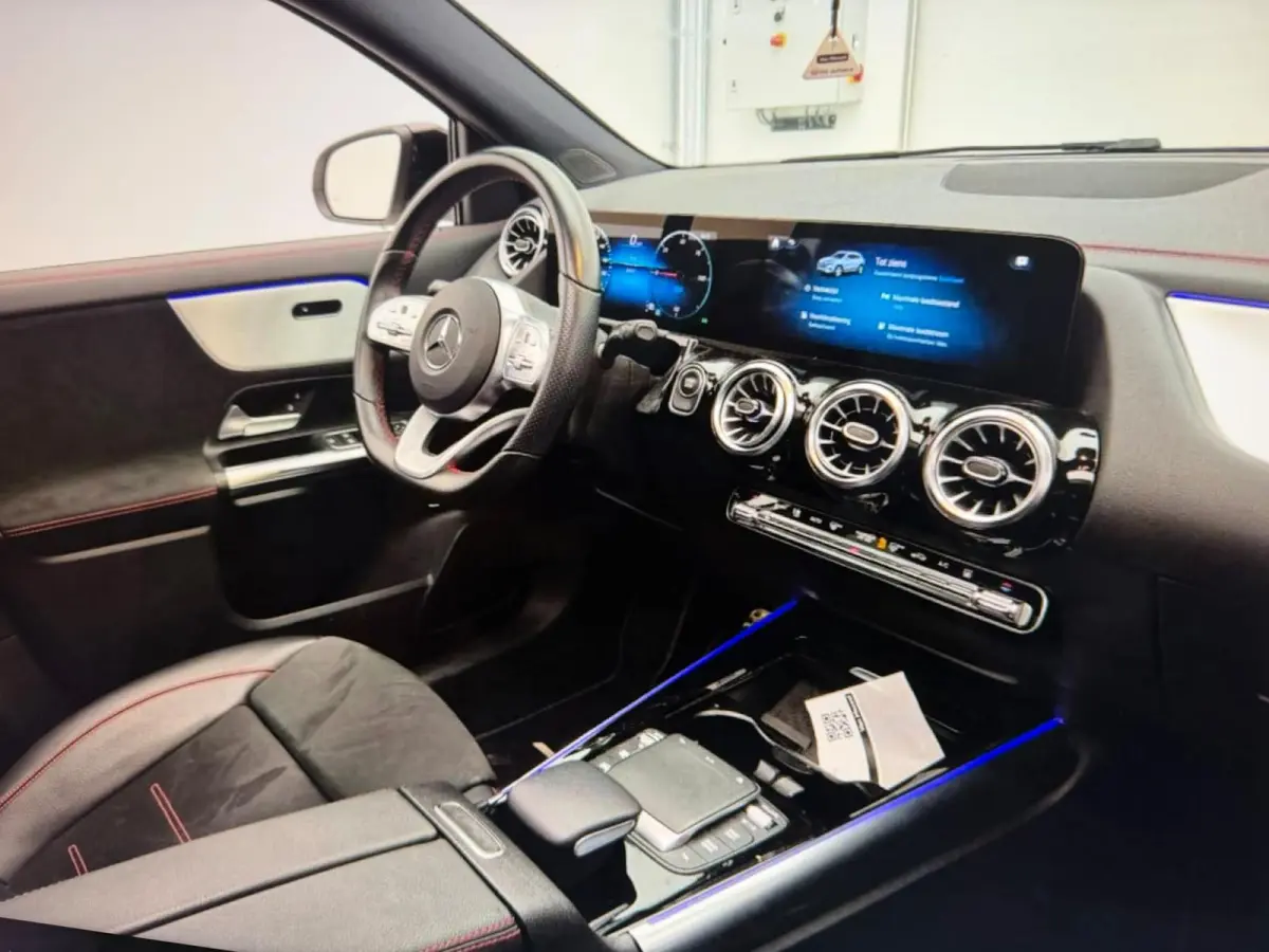 250 Business Solution AMG 67 kWh | Elektrisch glazen panorama-dak | Voorstoelen verwarmd | Keyless | Achteruitrijcamera | AMG-styling | Achteruitrijcamera | Elektrisch glazen panorama-dak