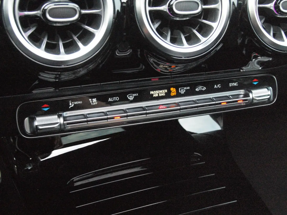 200 Business Solution AMG | Panoramadak | Elektrisch verstelbare stoel(en) | Matrix LED koplampen | NL-Auto |