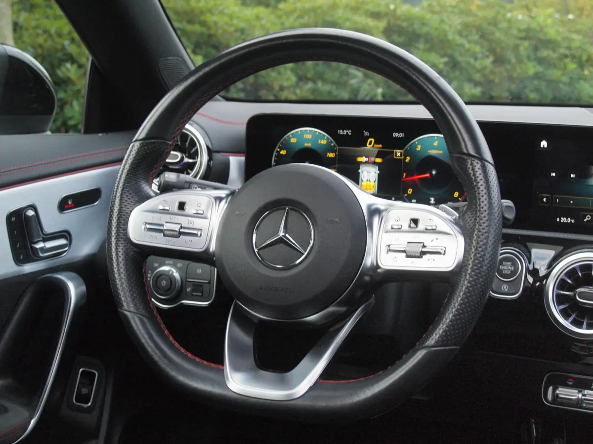 200 Business Solution AMG | Panoramadak | Elektrisch verstelbare stoel(en) | Matrix LED koplampen | NL-Auto |