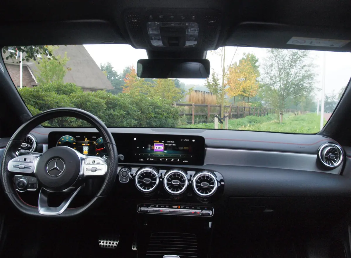 200 Business Solution AMG | Panoramadak | Elektrisch verstelbare stoel(en) | Matrix LED koplampen | NL-Auto |