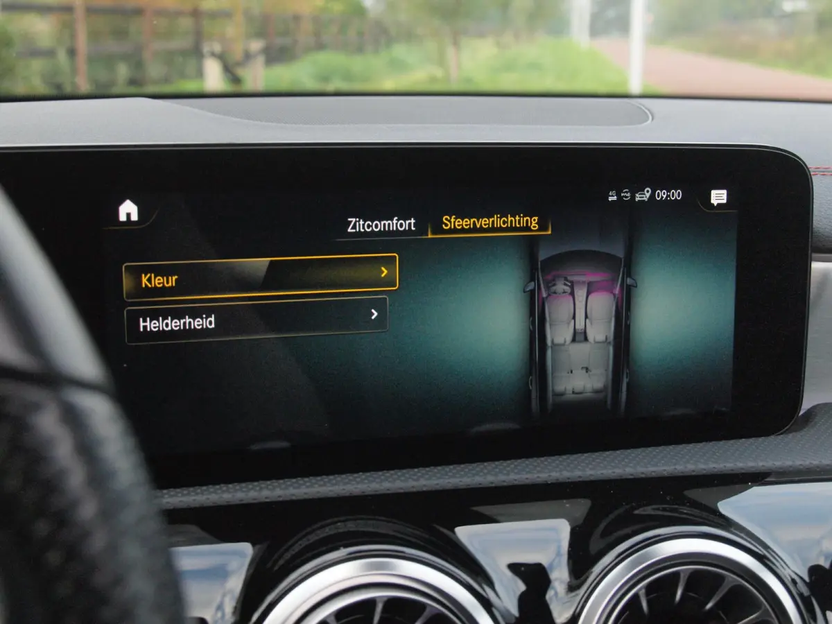 200 Business Solution AMG | Panoramadak | Elektrisch verstelbare stoel(en) | Matrix LED koplampen | NL-Auto |