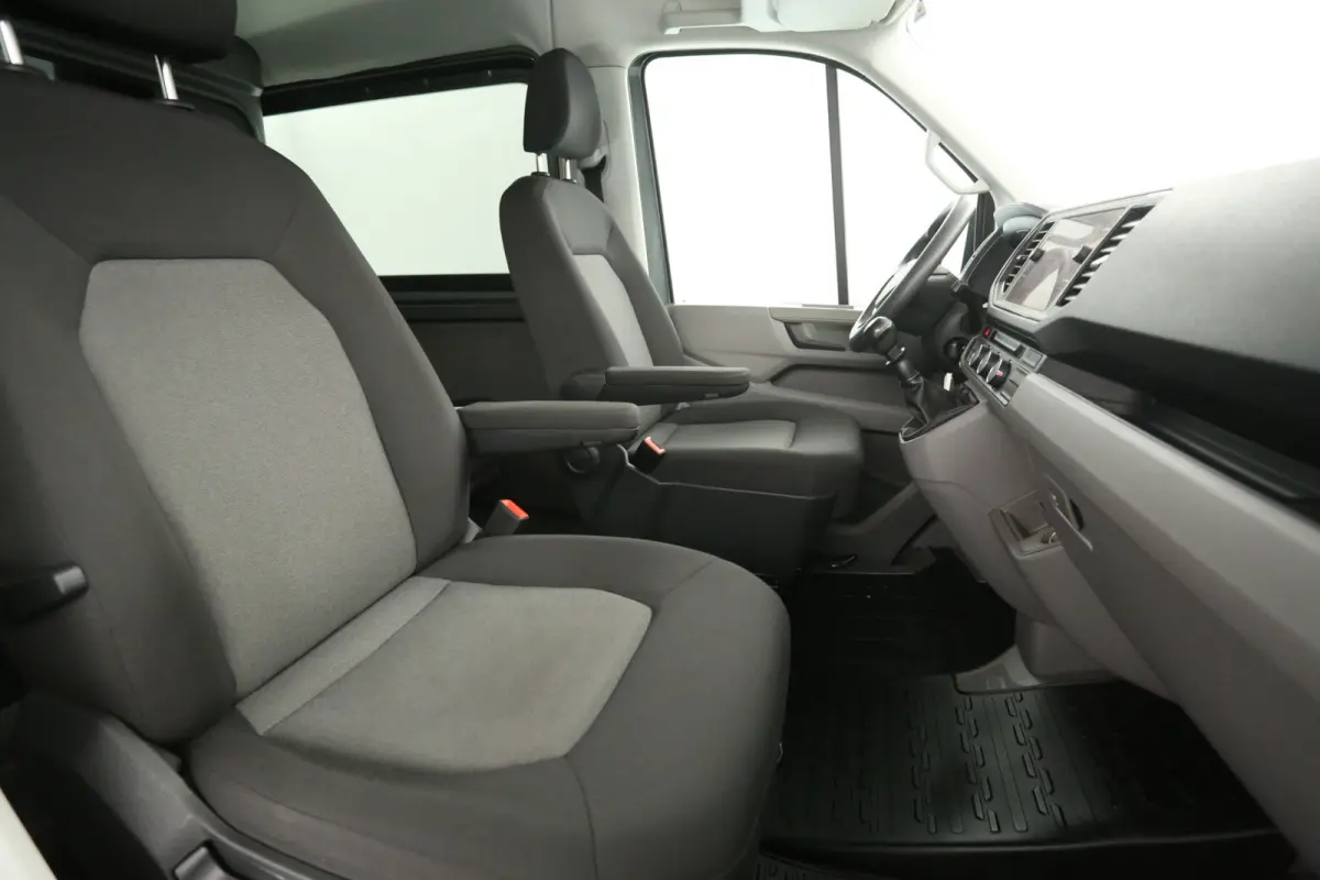 2.0 TDI L3H2 140PK | DC | 6 Zits |  Airco | Camera | Carplay | Navi