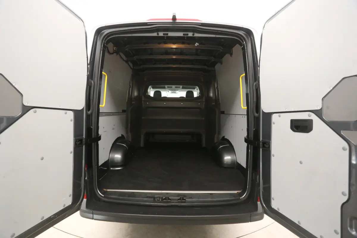 2.0 TDI L3H2 140PK | DC | 6 Zits |  Airco | Camera | Carplay | Navi