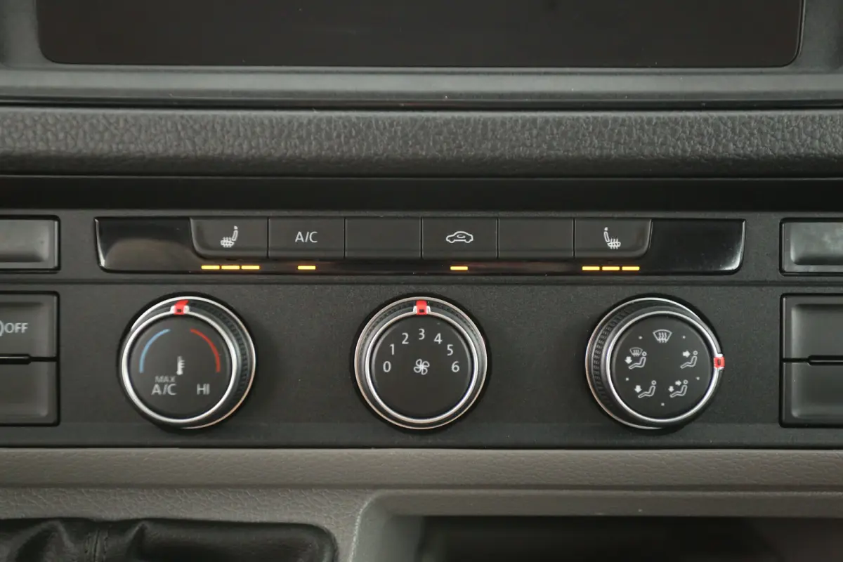 2.0 TDI L3H2 140PK | DC | 6 Zits |  Airco | Camera | Carplay | Navi