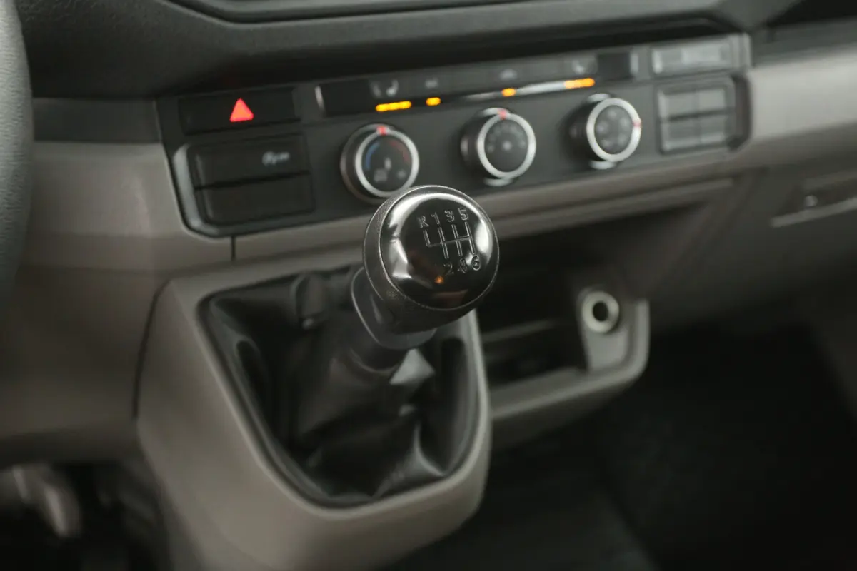 2.0 TDI L3H2 140PK | DC | 6 Zits |  Airco | Camera | Carplay | Navi