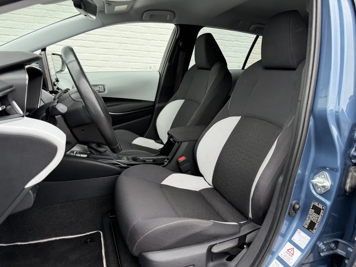 1.8 Hybrid Dynamic | ACC | CarPlay | Camera | Keyless | 17 inch