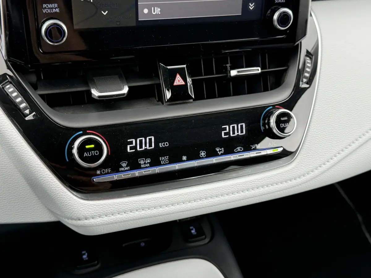 1.8 Hybrid Dynamic | ACC | CarPlay | Camera | Keyless | 17 inch