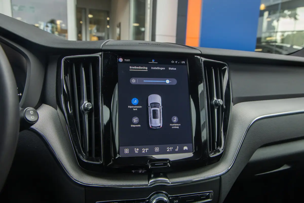 2.0 T6 Plug-in hybrid AWD Plus Black Edition | Harman/Kardon | Elektrisch panorama-dak | Full-LED | Apple Carplay/Android Auto | Elektrisch bedienbare achterklep | Achteruitrijcamera | Apple