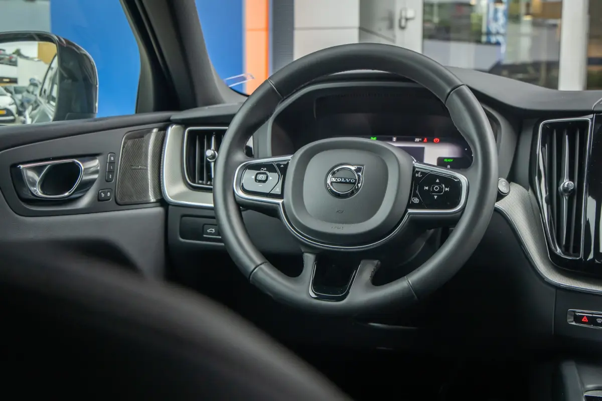 2.0 T6 Plug-in hybrid AWD Plus Black Edition | Harman/Kardon | Elektrisch panorama-dak | Full-LED | Apple Carplay/Android Auto | Elektrisch bedienbare achterklep | Achteruitrijcamera | Apple