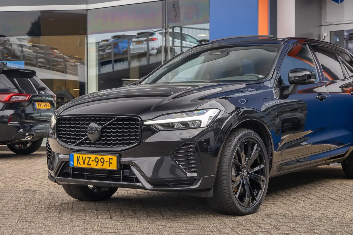 2.0 T6 Plug-in hybrid AWD Plus Black Edition | Harman/Kardon | Elektrisch panorama-dak | Full-LED | Apple Carplay/Android Auto | Elektrisch bedienbare achterklep | Achteruitrijcamera | Apple