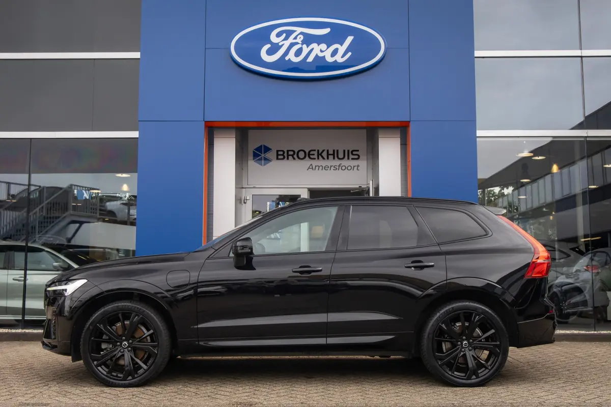 2.0 T6 Plug-in hybrid AWD Plus Black Edition | Harman/Kardon | Elektrisch panorama-dak | Full-LED | Apple Carplay/Android Auto | Elektrisch bedienbare achterklep | Achteruitrijcamera | Apple