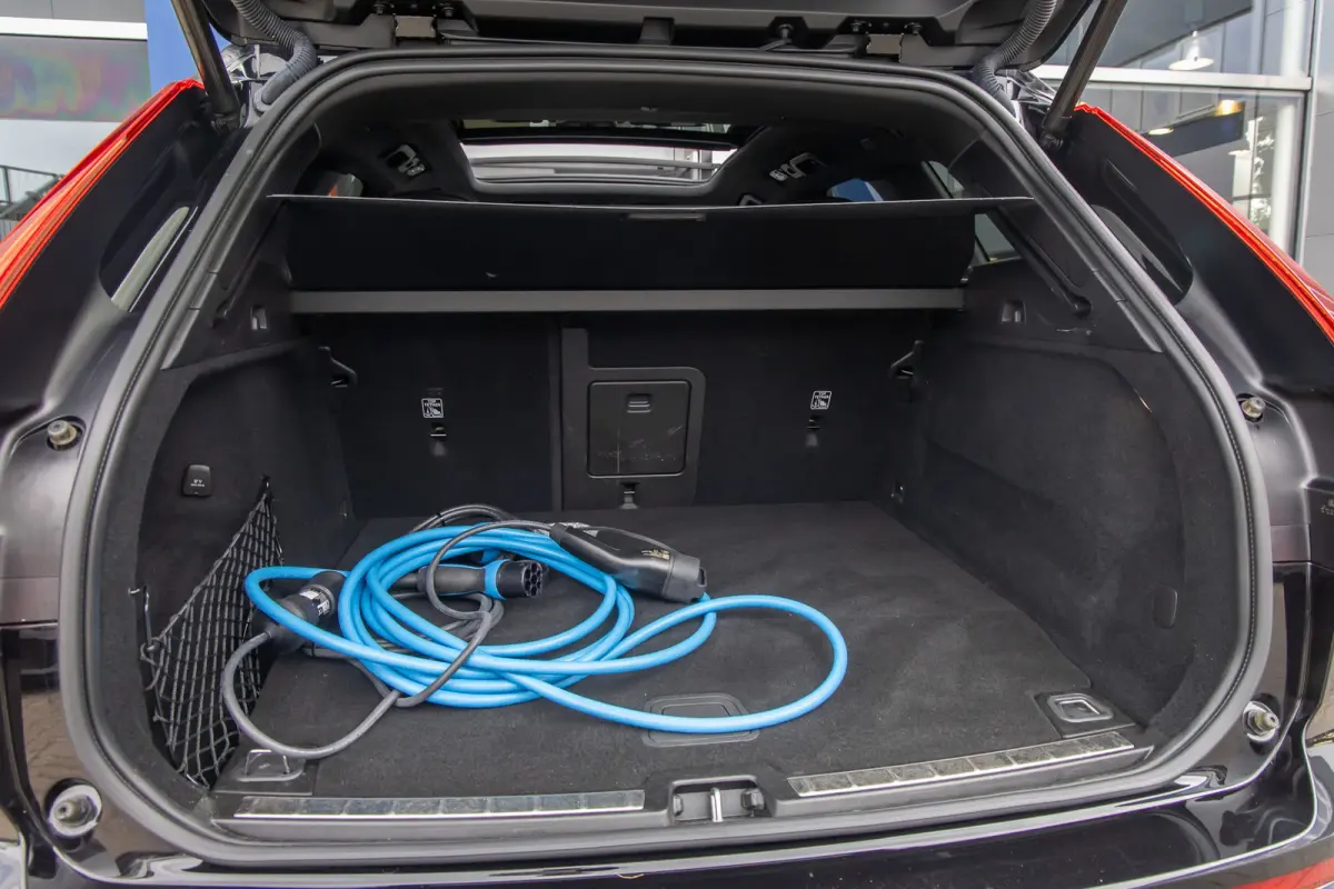 2.0 T6 Plug-in hybrid AWD Plus Black Edition | Harman/Kardon | Elektrisch panorama-dak | Full-LED | Apple Carplay/Android Auto | Elektrisch bedienbare achterklep | Achteruitrijcamera | Apple