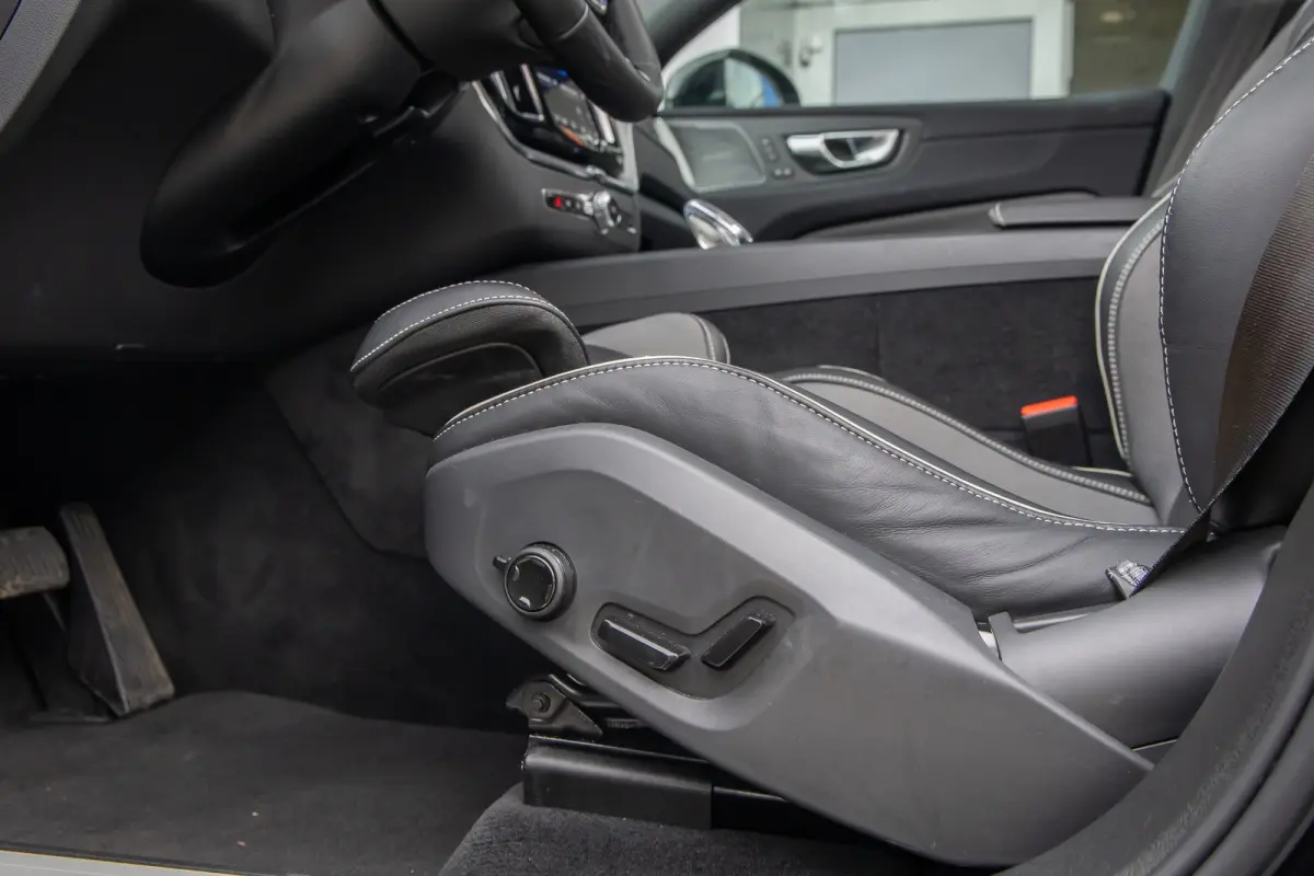 2.0 T6 Plug-in hybrid AWD Plus Black Edition | Harman/Kardon | Elektrisch panorama-dak | Full-LED | Apple Carplay/Android Auto | Elektrisch bedienbare achterklep | Achteruitrijcamera | Apple