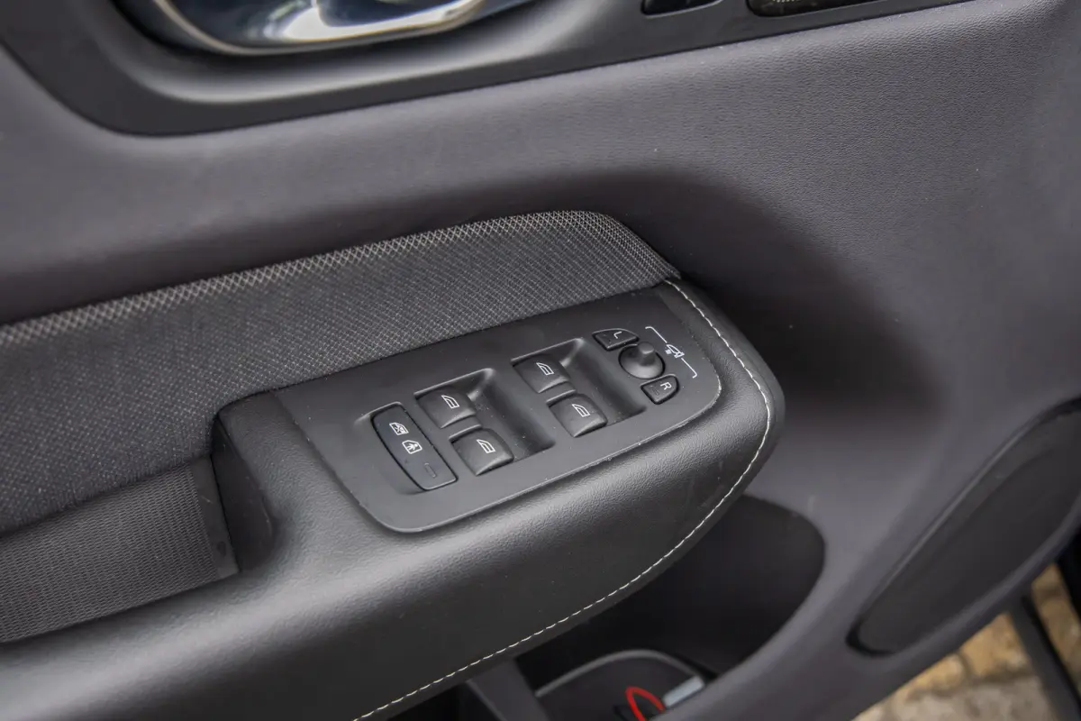 2.0 T6 Plug-in hybrid AWD Plus Black Edition | Harman/Kardon | Elektrisch panorama-dak | Full-LED | Apple Carplay/Android Auto | Elektrisch bedienbare achterklep | Achteruitrijcamera | Apple