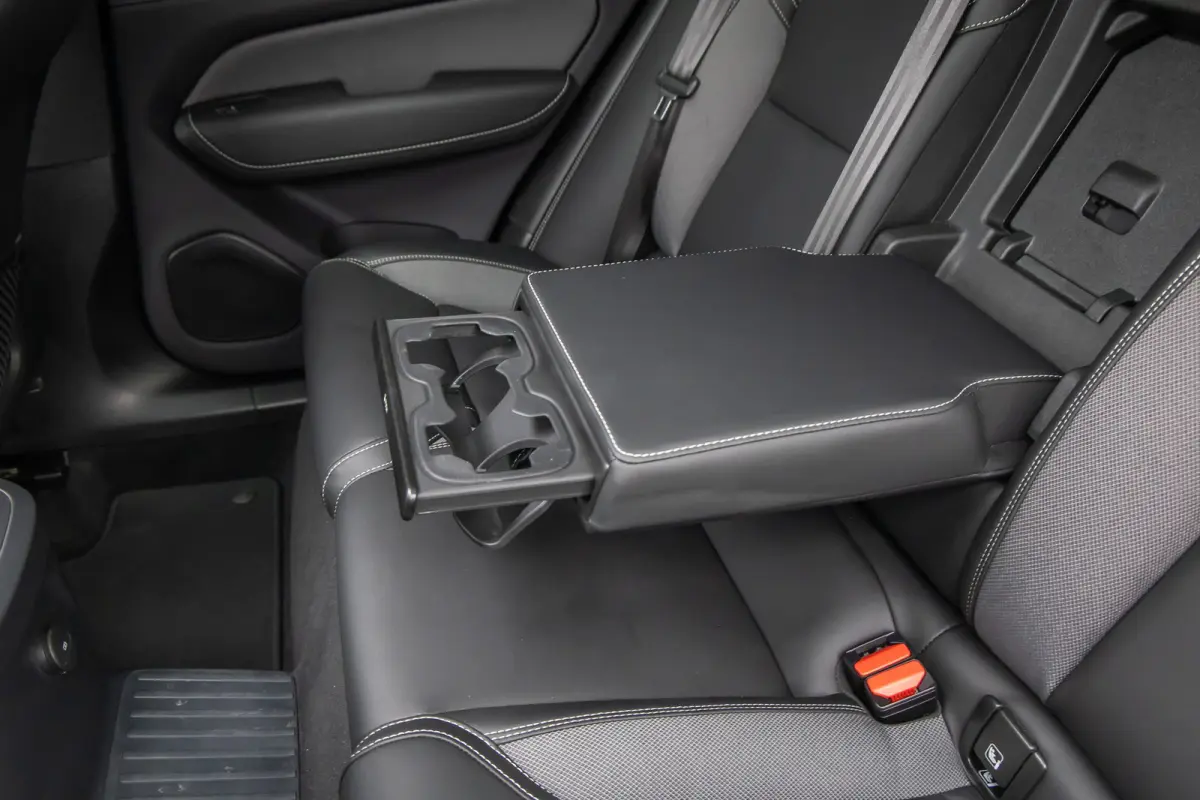 2.0 T6 Plug-in hybrid AWD Plus Black Edition | Harman/Kardon | Elektrisch panorama-dak | Full-LED | Apple Carplay/Android Auto | Elektrisch bedienbare achterklep | Achteruitrijcamera | Apple