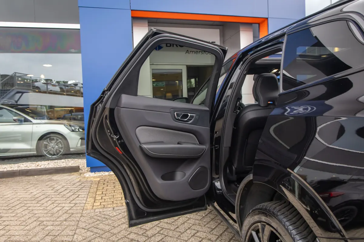 2.0 T6 Plug-in hybrid AWD Plus Black Edition | Harman/Kardon | Elektrisch panorama-dak | Full-LED | Apple Carplay/Android Auto | Elektrisch bedienbare achterklep | Achteruitrijcamera | Apple