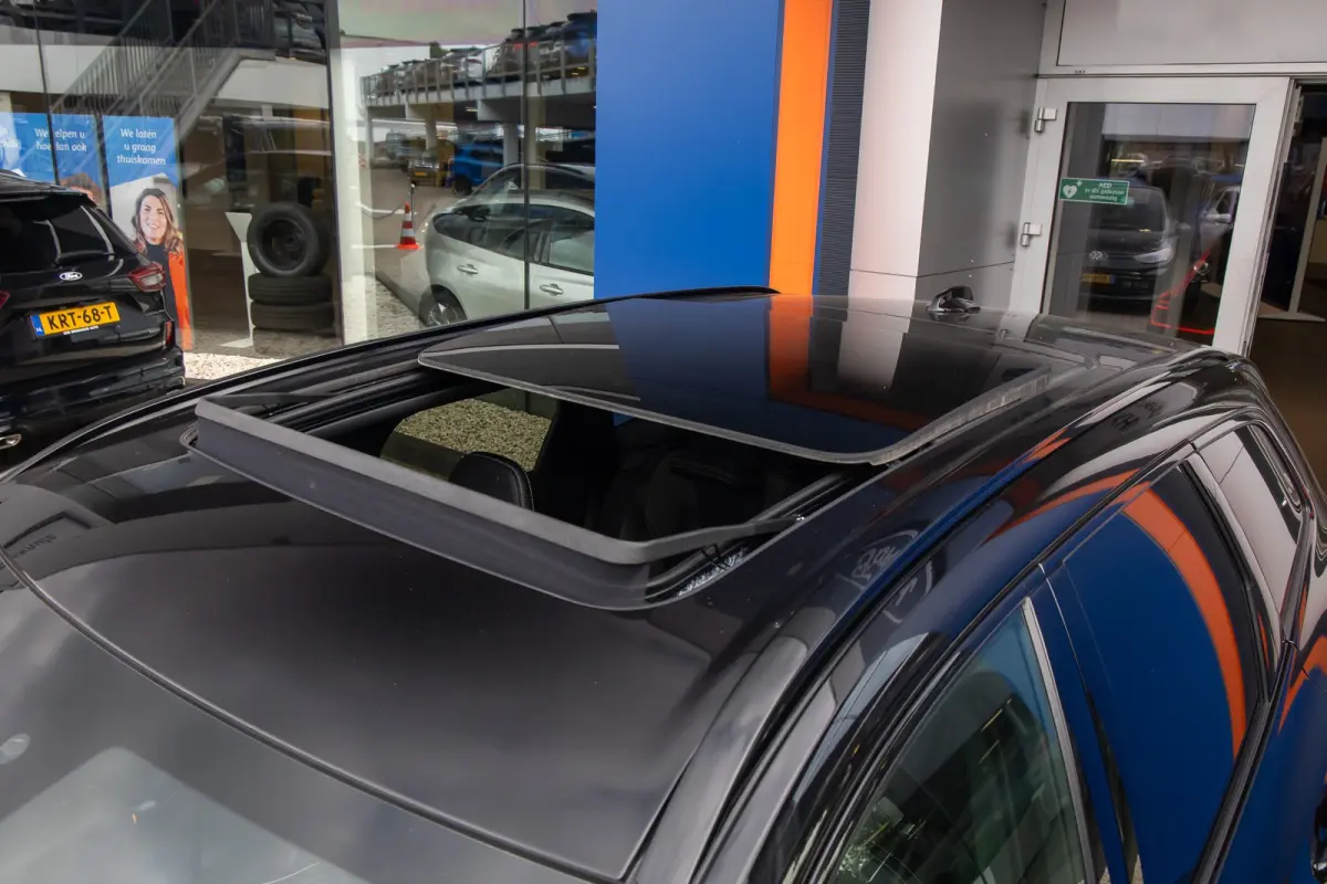 2.0 T6 Plug-in hybrid AWD Plus Black Edition | Harman/Kardon | Elektrisch panorama-dak | Full-LED | Apple Carplay/Android Auto | Elektrisch bedienbare achterklep | Achteruitrijcamera | Apple