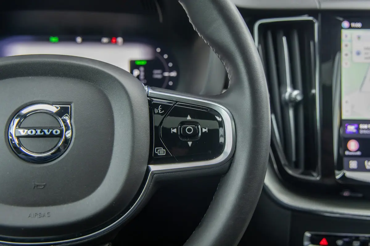 2.0 T6 Plug-in hybrid AWD Plus Black Edition | Harman/Kardon | Elektrisch panorama-dak | Full-LED | Apple Carplay/Android Auto | Elektrisch bedienbare achterklep | Achteruitrijcamera | Apple