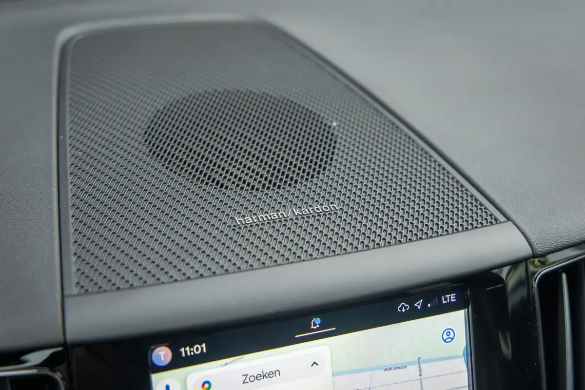 2.0 T6 Plug-in hybrid AWD Plus Black Edition | Harman/Kardon | Elektrisch panorama-dak | Full-LED | Apple Carplay/Android Auto | Elektrisch bedienbare achterklep | Achteruitrijcamera | Apple