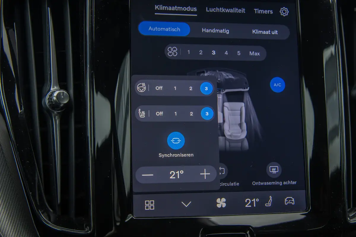 2.0 T6 Plug-in hybrid AWD Plus Black Edition | Harman/Kardon | Elektrisch panorama-dak | Full-LED | Apple Carplay/Android Auto | Elektrisch bedienbare achterklep | Achteruitrijcamera | Apple