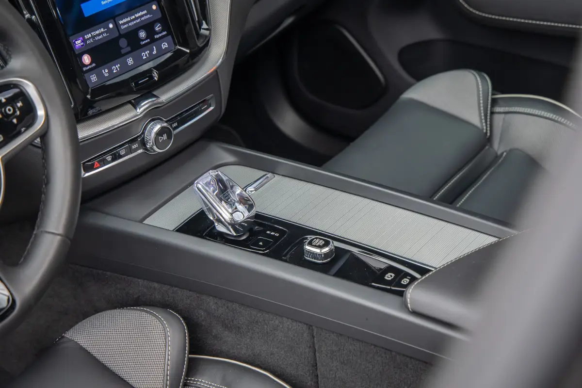 2.0 T6 Plug-in hybrid AWD Plus Black Edition | Harman/Kardon | Elektrisch panorama-dak | Full-LED | Apple Carplay/Android Auto | Elektrisch bedienbare achterklep | Achteruitrijcamera | Apple