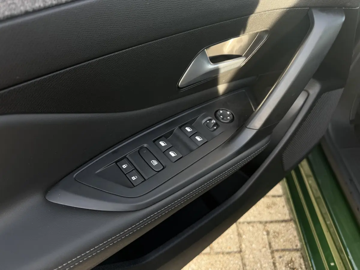 1.2 PureTech Allure | Camera | Navigatie | Adaptieve Cruise Control | Apple Carplay/Android Auto