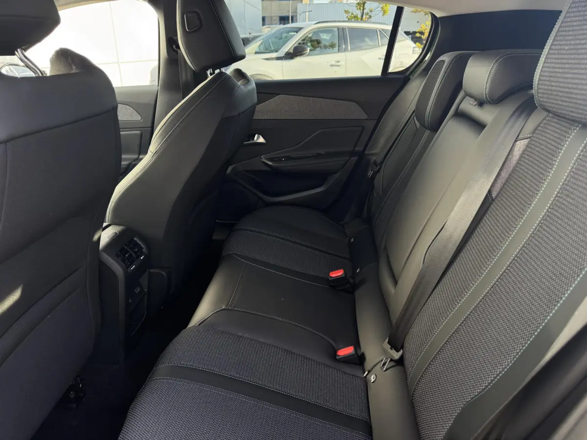 1.2 PureTech Allure | Camera | Navigatie | Adaptieve Cruise Control | Apple Carplay/Android Auto