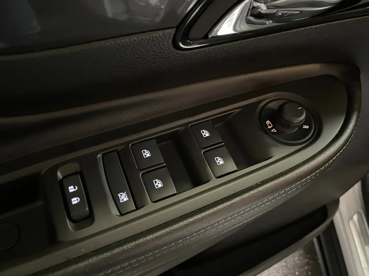 1.4 Turbo Online Edition NAVI LEER AIRCO AUTOMAAT