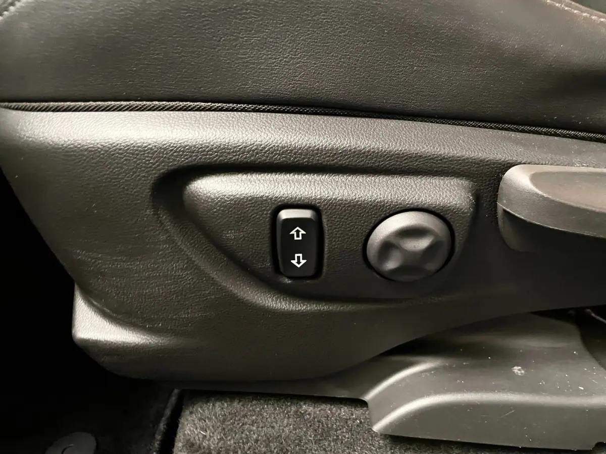 1.4 Turbo Online Edition NAVI LEER AIRCO AUTOMAAT