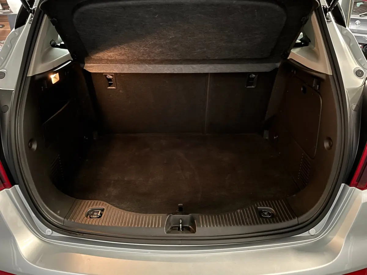 1.4 Turbo Online Edition NAVI LEER AIRCO AUTOMAAT