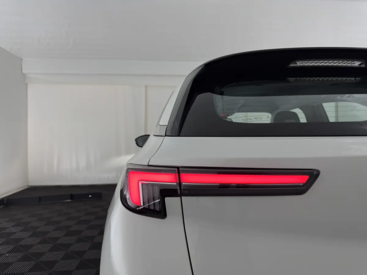 Elegance 50-kWh (3-Fase-11kW) {SoH-99%} Aut. *HEATPUMP | DIGI-COCKPIT | FULL-LED | CARPLAY | COMFORTSEATS | CAMERA | KEYLESS | DAB+ | ECC | CCS-FASTLOADER | CRUISE | 17''ALU*